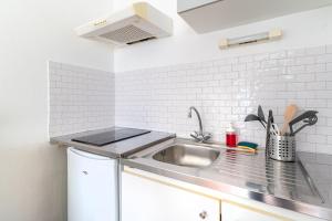 Appartements Charmant studio avec terrasse, Gare a 200m et parking gratuit : photos des chambres
