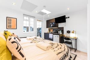 Funky London Studio, Comfort Meets Style