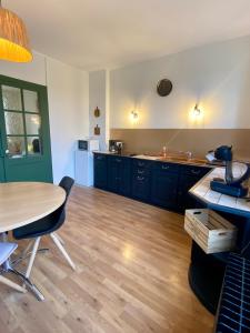 Maison paisible, parking privé proche Micropolis