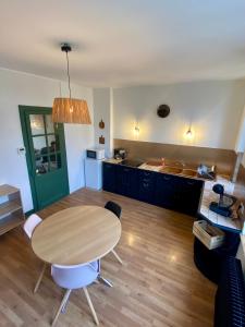 Maisons de vacances Maison paisible, parking prive proche Micropolis : photos des chambres