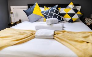 Quiet Top-Floor Retreat -Modern Studio for 2 - Islington