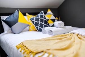 Quiet Top-Floor Retreat -Modern Studio for 2 - Islington