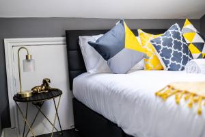 Quiet Top-Floor Retreat -Modern Studio for 2 - Islington