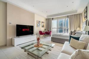 Cozy High Floor Studio Apt With Partial Sea View