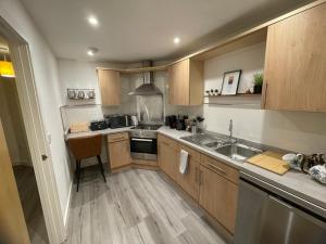 Modern Newly Refurbished 2 Bed Apartment 9 Livingstone Mews