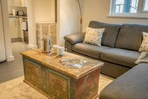 Pine Cabin Overlooking Bedgebury Forest - Hawkhurst