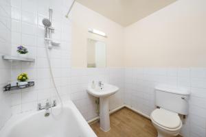 Urban Serenity 2-Bedroom by Canary Wharf