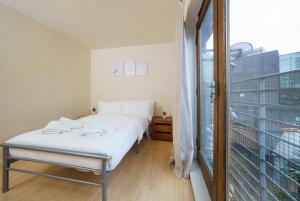 Urban Serenity 2-Bedroom by Canary Wharf