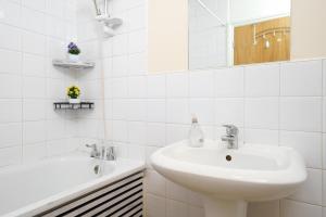 Urban Serenity 2-Bedroom by Canary Wharf