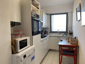 Appartement VUE MER avec WIFI, loggia, au centre de TREGASTEL - Réf 92