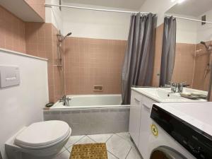 Appartement VUE MER avec WIFI, loggia, au centre de TREGASTEL - Réf 92