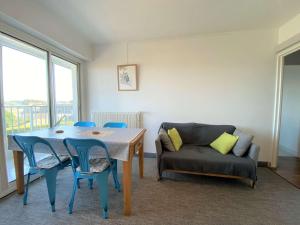 Appartement VUE MER avec WIFI, loggia, au centre de TREGASTEL - Réf 92