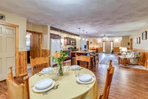 Lisle Apt 4 Mi to Dorchester Lake!