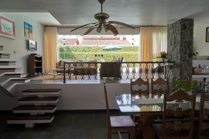 Casa Guarujá · Conforto e diversão a um quarteirão da areia!