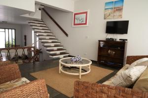 Casa Guarujá · Conforto e diversão a um quarteirão da areia!