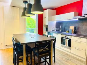 Appartements Cosy & Lumineux - Balcons - Spacieux - Parking rue : photos des chambres