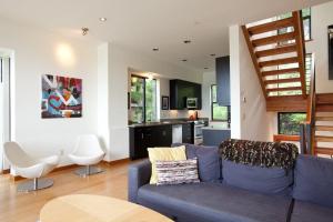 Bridge View Loft 30 Day