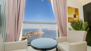Regent Sea View 2BR Apartment JBR Beach Walk - next to Bluewater Island & Dubai Eye