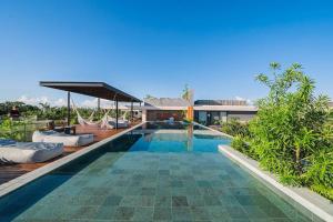 Romantic Garden Apt w Private Pool SPA Access