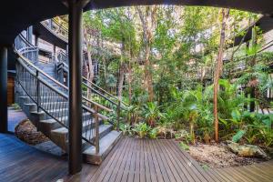 Romantic Garden Apt w Private Pool SPA Access