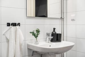 Guestly Homes - Elite Studio Apartment