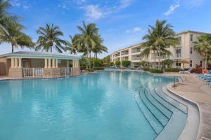 Deja Blue at Mariners Club, 2 Pools, Fitness Center, Marina and more