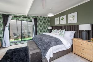 Polka Dot Airport Exec Suite