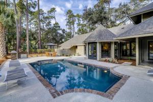 100 Baynard Cove