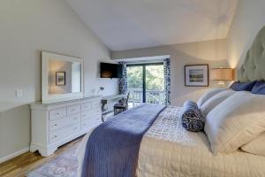 3322 Lake Forest