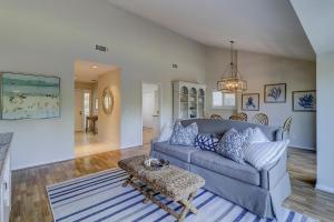 3322 Lake Forest