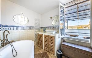 Maisons de vacances Beautiful Home In Gommecourt : photos des chambres