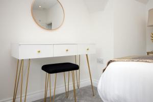 Large City Centre 3 Bed Flat with Parking