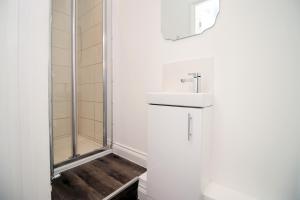 Large City Centre 3 Bed Flat with Parking