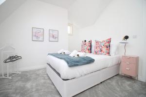 Large City Centre 3 Bed Flat with Parking