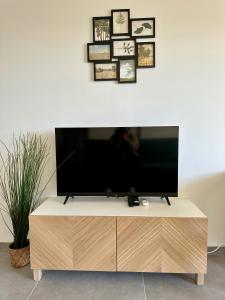 Side Ocean View Studio, 24H Check-In and Out, Air Conditioner, Close to Airport