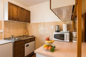 Lauschiges Apartment nur 200 Meter zum Sandstrand mit Meerblick, Grill, Klima