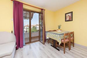 Modernes Apartment nur 10 Gehminuten zum Strand von Rovinj mit Privatparkplatz