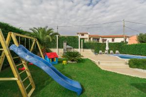 Atemberaubende Villa mit Pool, Jacuzzi, Sauna, Panoramablick, eigener Taverne, Spielplatz, Kamin 