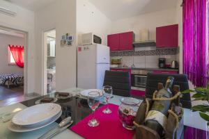 Charmantes hundefreundliches Apartment mit privatem Balkon, Spielplatz, Grill