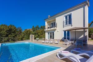 Faszinierende Villa mit traumhaften Meerblick zur Insel Krk mit Privatpool, Tischtennis, Billard, Grill