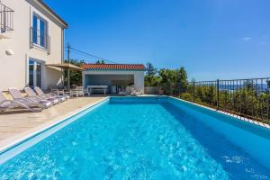 Faszinierende Villa mit traumhaften Meerblick zur Insel Krk mit Privatpool, Tischtennis, Billard, Grill