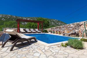 Mediterrane Steinvilla mit Sauna, Privatpool, 8 Klimaanlagen, Grill - hundefreundlich
