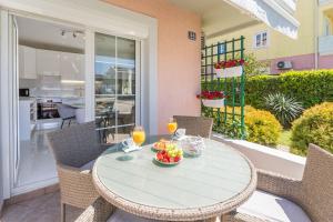 Lichtdurchflutetes Apartment nur 500 Meter zum Strand mit privater Terrasse