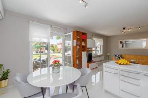 Lichtdurchflutetes Apartment nur 500 Meter zum Strand mit privater Terrasse