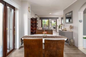 Exquisites Ferienhaus mit privatem Garten, Liegen, Kinderstuhl, Waschmaschine - nur 700 Meter zum Strand