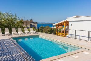 Malerisches Apartment nur 700 Meter zum Sandstrand mit herrlichem Meerblick, Pool, Grill