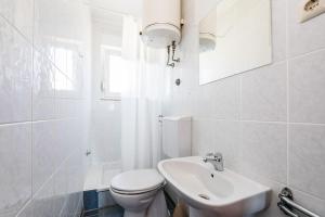 Malerisches Apartment nur 700 Meter zum Sandstrand mit herrlichem Meerblick, Pool, Grill