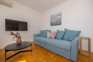 Mediterranes Apartment mit Meerblick, Privatpool, BBQ, Garage, Waschmaschine