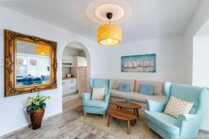 Renoviertes, modernes Apartment nur 200 Meter zum Strand mit Meerblick, Waschmaschine, Grill