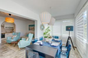 Renoviertes, modernes Apartment nur 200 Meter zum Strand mit Meerblick, Waschmaschine, Grill